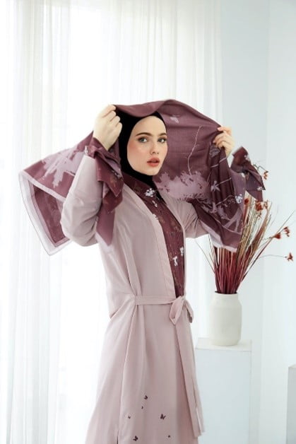 Image Article Le hijab a enfiler 2en1 en Mousseline de soie Pratique et Tendance 3