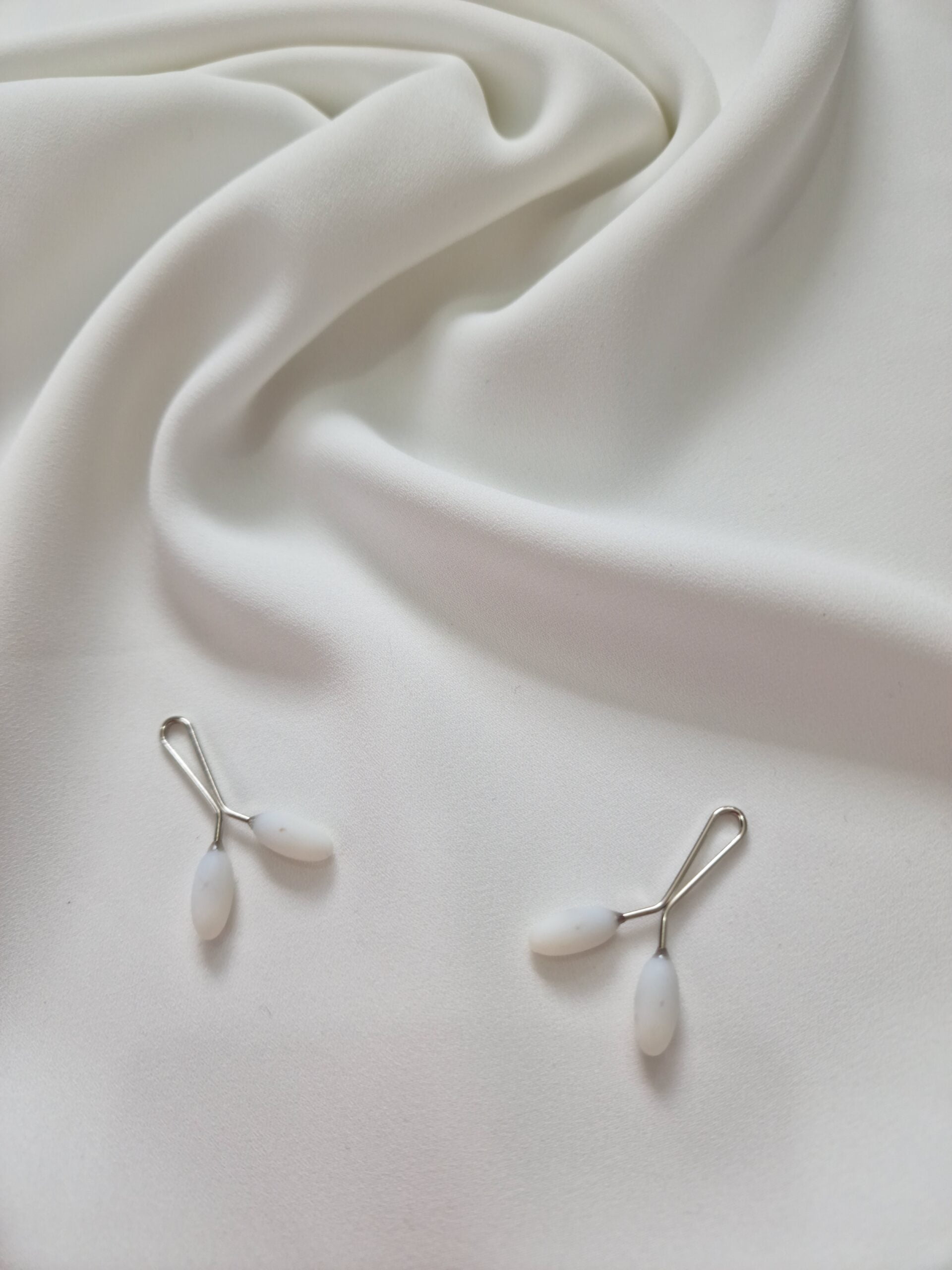 1 Attache Hijab Blanc Pastel image 1 1 scaled