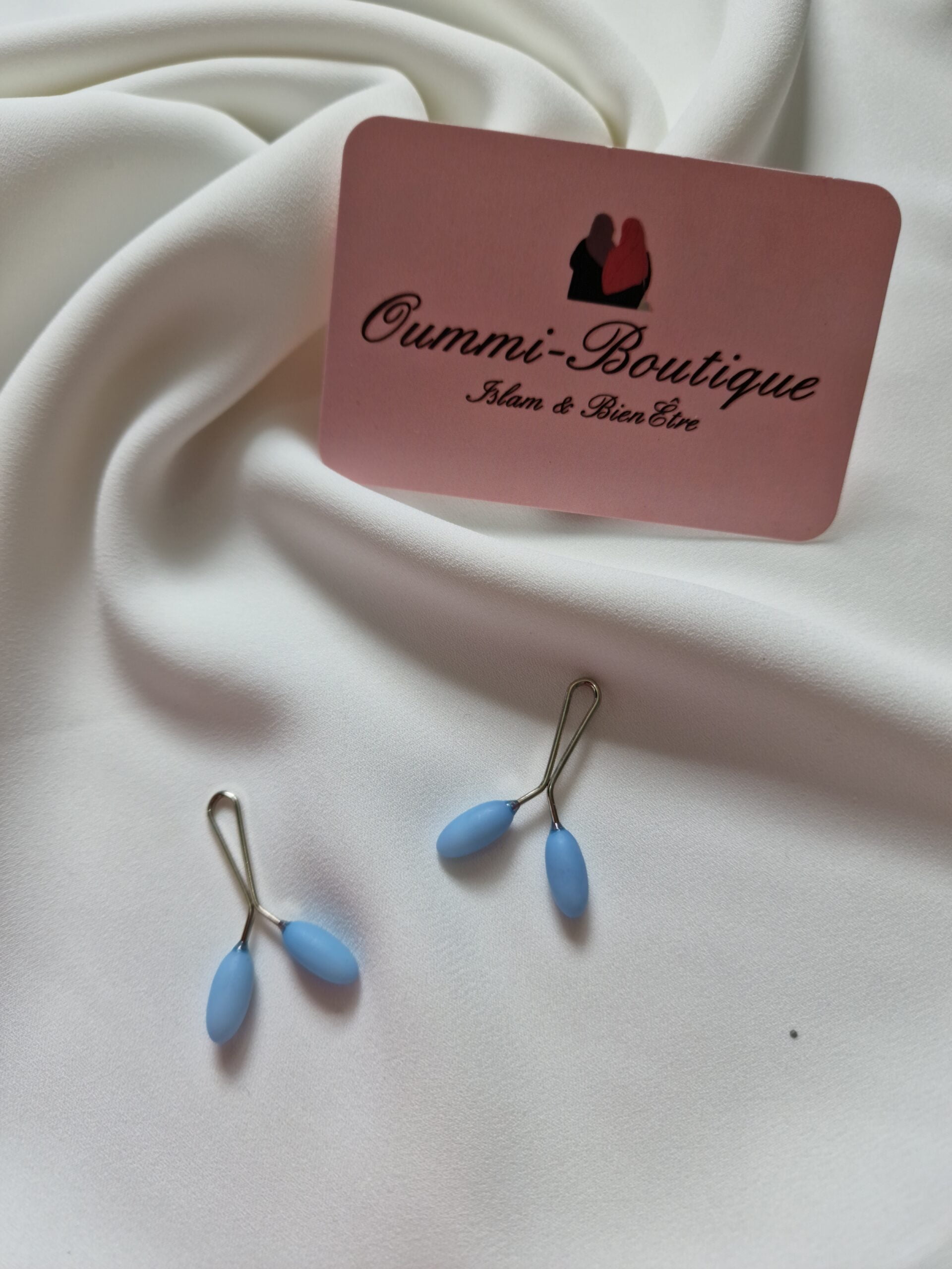 1 Attache Hijab Bleu Pastel image 2 scaled