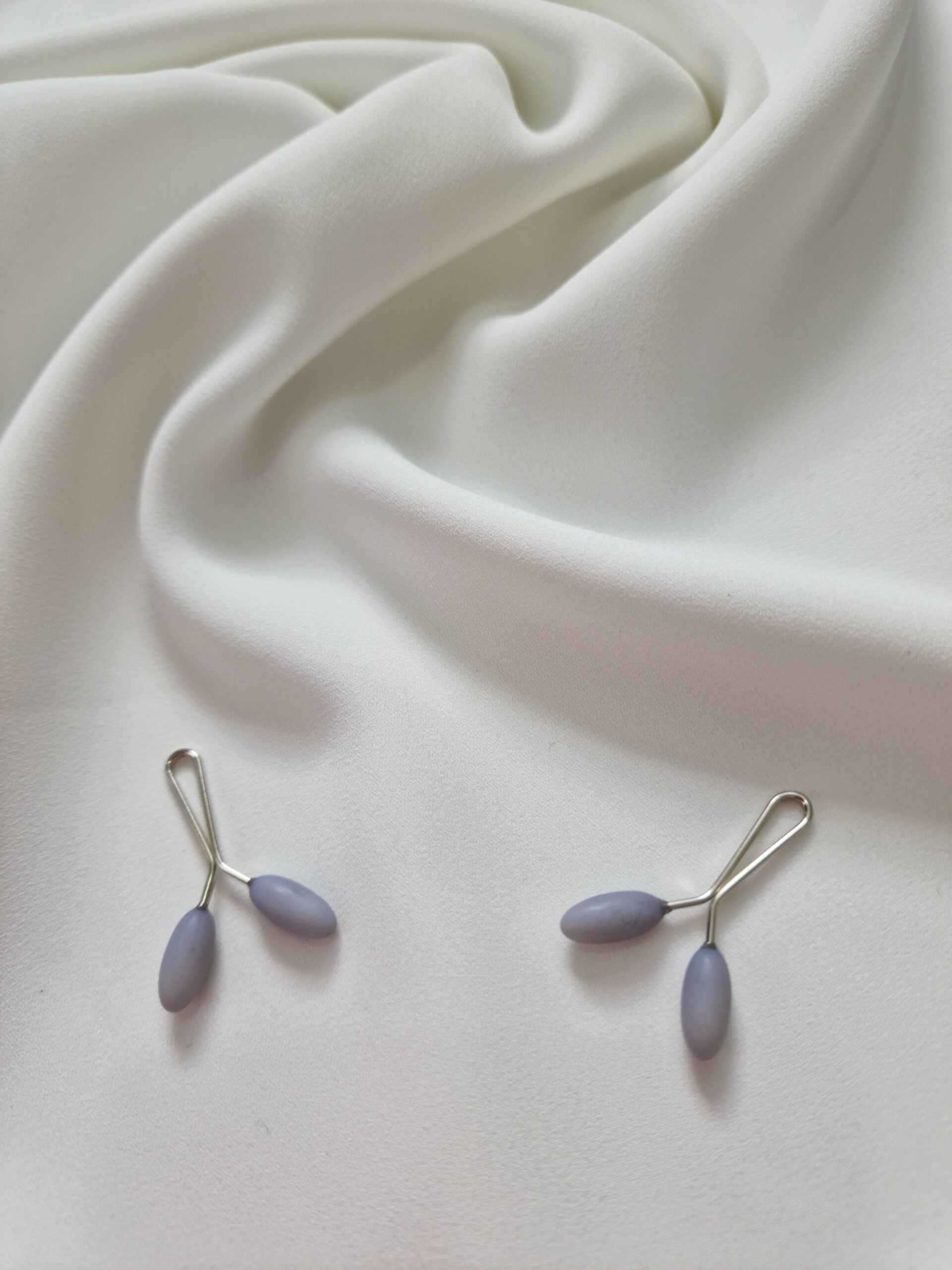 1 Attache Hijab Gris Pastel image 1 scaled