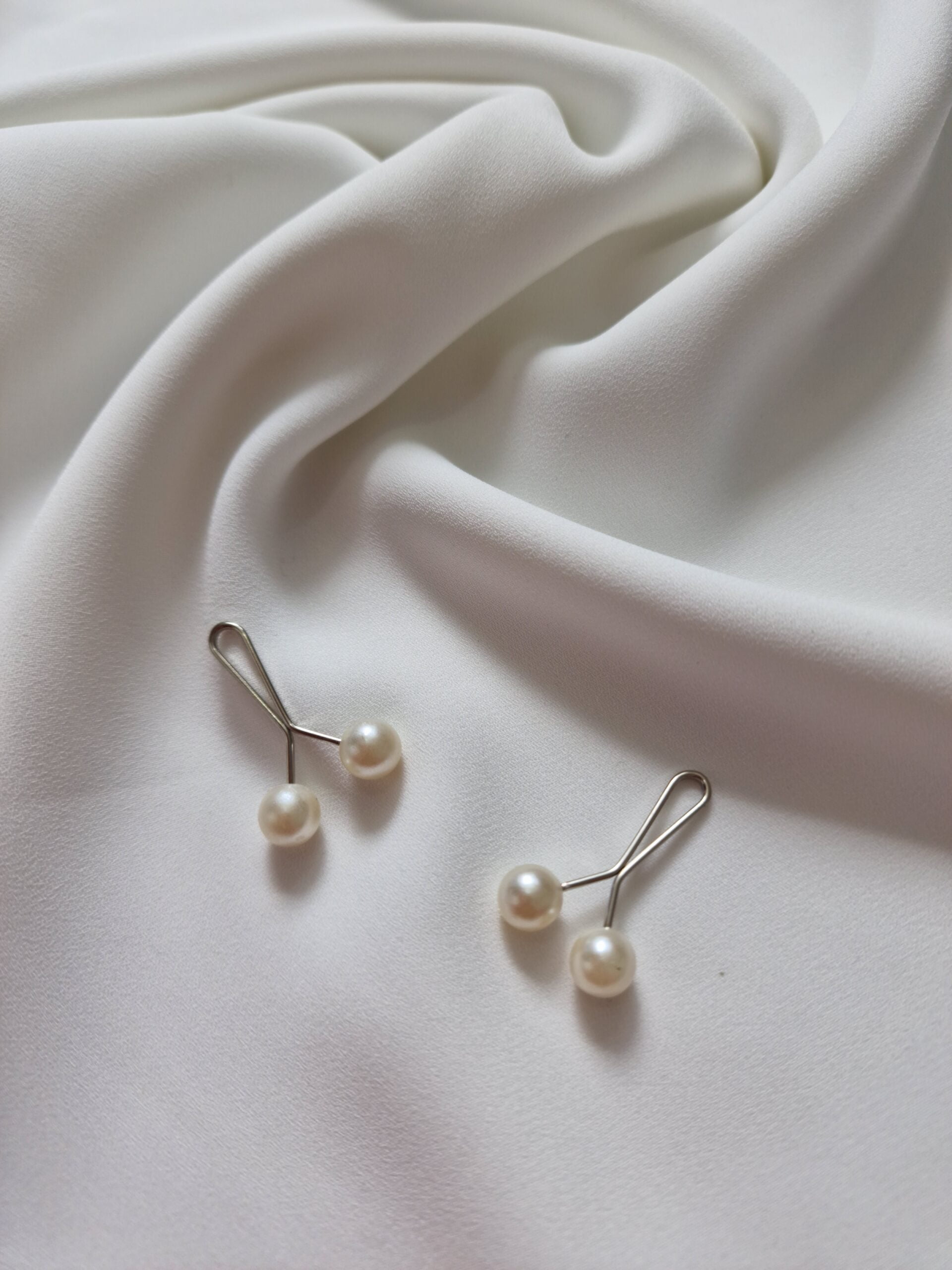 1 Attache Hijab Perle Blanc image 1 scaled